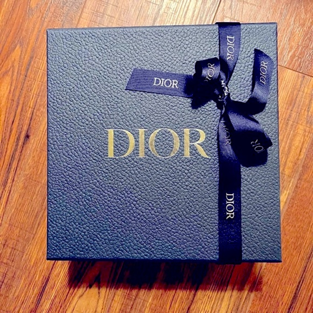 DIOR Box 8.5” w/ magnetic front flap closure